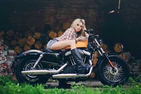 Girls And Motorcycles Full Hd 1920x1440 Coolwallpapersme