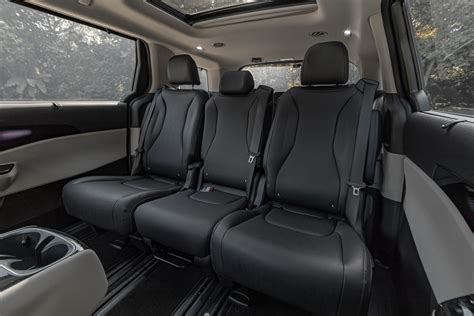 The 8 Passenger 2022 Kia Carnival Has A Captain Kirk Chair Autoblog