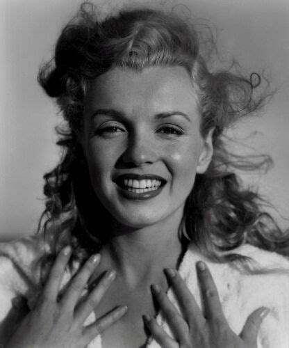 Marilyn Monroe Showing His Hands 8x10 Picture Celebrity Print Ebay