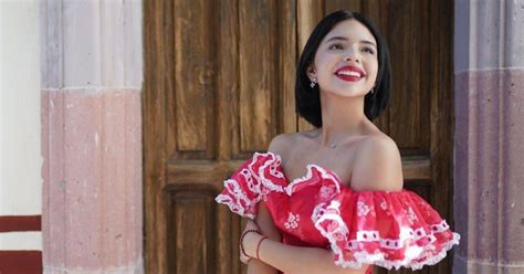 Ángela Aguilar comparte los pasos para bailar su canción En Realidad