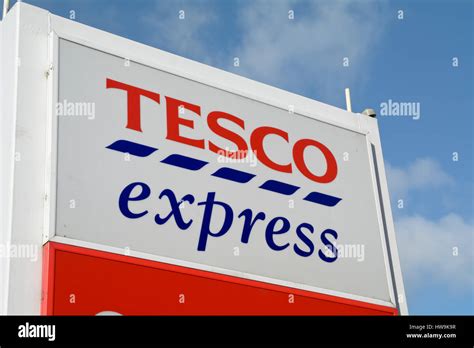 Tesco Express Supermarket Sign Logo Hi Res Stock Photography And Images
