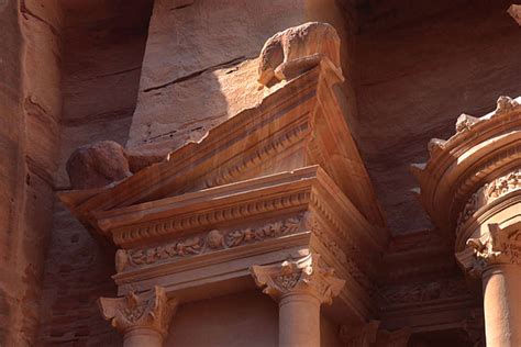 Broken Pediment Eagles Frieze Al Khazneh Petra Art Destination Jordan