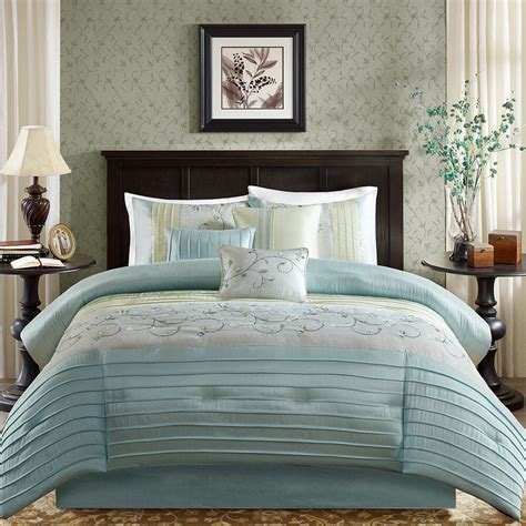 The stunning tufting on the king size bedding also adds an air of elegance. BEAUTIFUL 7 PC MODERN BLUE GREY SILVER STRIPE COMFORTER ...