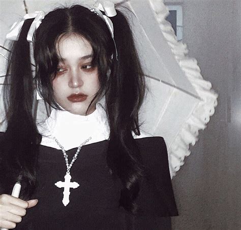 Pin By Charottezw On 铁之处女 Aesthetic Girl Gothic Aesthetic Grunge