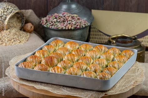 Traditional Turkish Baklava Pistachio Pastry Dilberdudagi Ozel Kesim