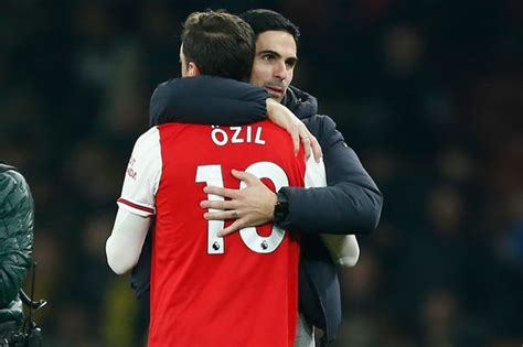 Mikel arteta says ozil is a 'massive player' for arsenal. Mesut Ozil Menganggap Mikel Arteta Paling Pantas Buat Arsenal