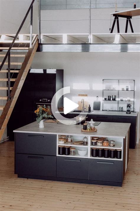 Zu ihrer traumküche und ihrem traumwohnzimmer gehört. IKEA Küche mit freistehendem Küchenblock in 2020 | Ikea küche, Schwarze ikea küche, Küche block