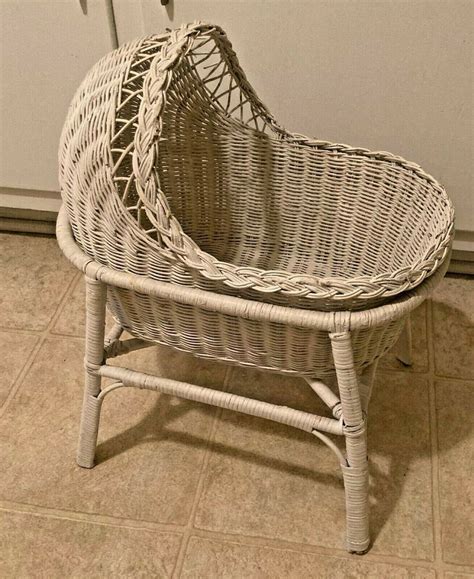 Vintage White Wicker Baby Doll Bassinet Basket Cradle With Stand 2