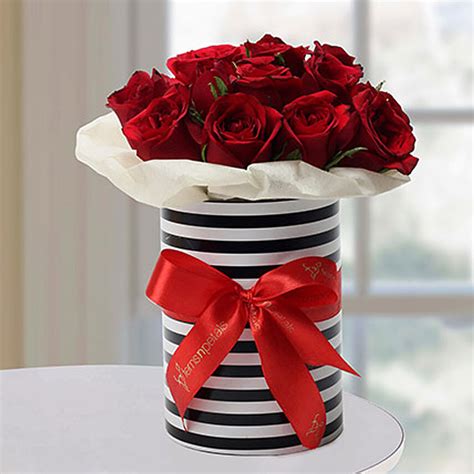 Online Romantic Red Roses Vase Arrangement T Delivery In Uae Fnp