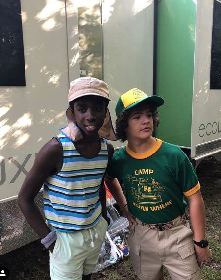 caleb mclaughlin and gaten matarazzo serie stranger things stranger things season 3 stranger