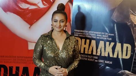 Divya Dutta Looking Hot At Dhaakad Movie Premiere Youtube