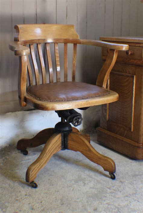 Vind fantastische aanbiedingen voor wooden office chair. Vintage Oak & 1930s Adjustable Desk Office Chair ...