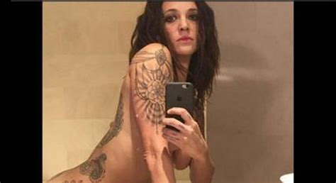 Asia Argento Nuda In Bagno Il Selfie Hot Mostra Il Fisico Statuario E