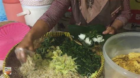 Gerai cak sugik mudah dikenali karena berada di pojok. GOKIL !!! PORSINYA JUMBO PECEL PINCUK KHAS MADIUN ANEKA ...