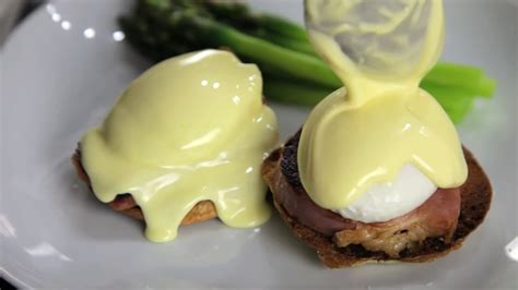 It's fool proof, never breaks or curdles and takes less than 5. homemade hollandaise sauce - YouTube