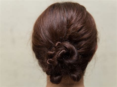3 Ways To Do A Curly Bun Wikihow