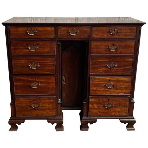 Late 18th Early 19th Century Georgian Mahogany Dumbwaiter For Sale At