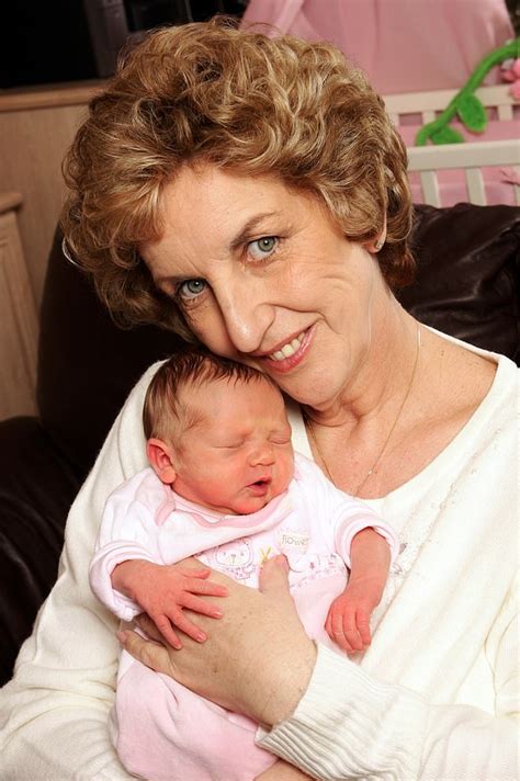 Sue Tollefsen war eine der ältesten Mütter Großbritanniens Jetzt ist sie und ihre