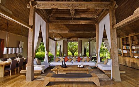 Bagian interior rumah jawa klasik biasanya tidak menggunakan enternit sebagai penutup atap yang utama. Rumah Desain Etnik Jawa