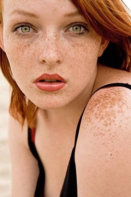 Redheads Freckles Red Hair Green Eyes Redheads Freckles Beautiful
