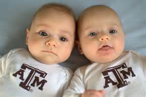 ¿por qué los gemelos se parecen tanto pero no son exactamente iguales
