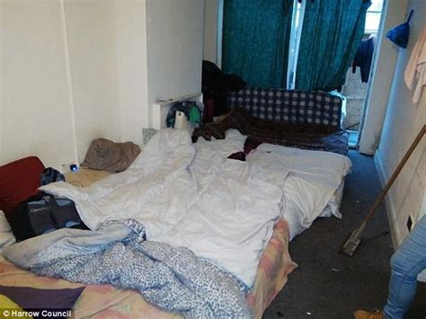 Up To Forty People Living In Cramped 3 Bed Edgware House Daily Mail