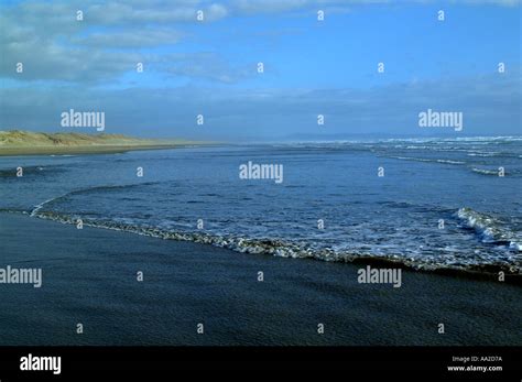 Ninety Mile Beach North Island Waves Rolling Over Flat Beach Stock