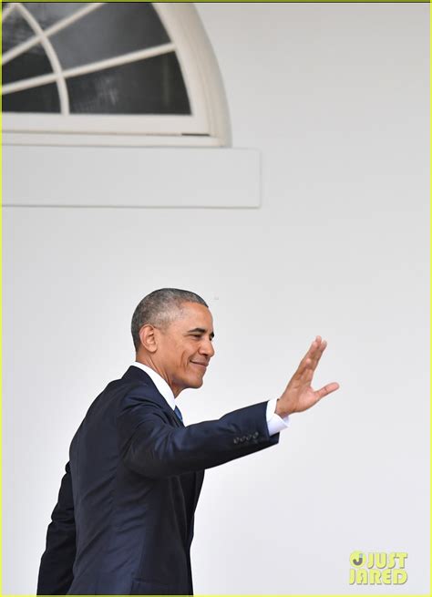 Video Barack Michelle Obama Greet Donald Melania Trump At White House Photo