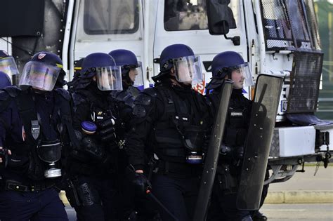 Violences Policières Pourquoi Emmanuel Macron Et Christophe Castaner Ont Tort Valeurs Actuelles