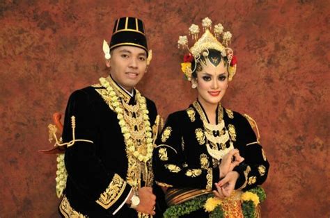 Kupas tuntas perbedaan busana pengantin solo putri dan jogja putri. 12 Inspirasi Busana Pengantin Tradisional, Membuat Kita ...