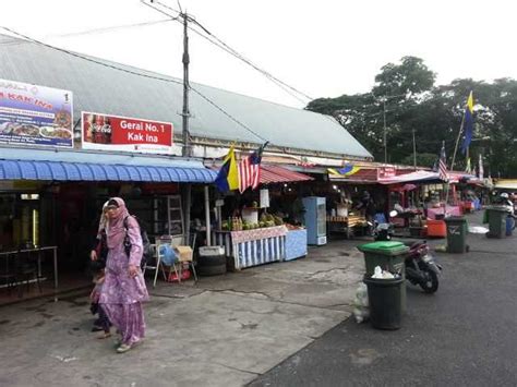 Dan mereka kadang beberapa hari harus berada di sana, yang artinya mereka butuh penginapan atau tempat bermalam alias hotel di padang. Membeli-belah di Padang Besar, Perlis | Percutian Bajet