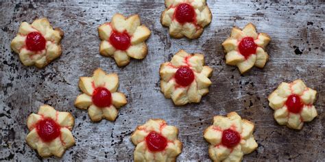 Italian christmas cookies video tutorial. Cherry-Almond Star Cookies | Best christmas cookie recipe, Holiday cookie recipes, Italian ...