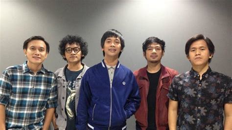 ★ download mp3 merindukanmu lirik gratis, ada 20 daftar lagu sia yang bisa anda download. Lirik Merindukanmu D'MASIV - Jangan Sedih, Hits ini Akan ...