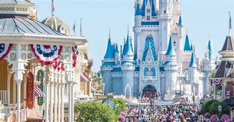 10 Most Crowded Times A Year At Walt Disney World