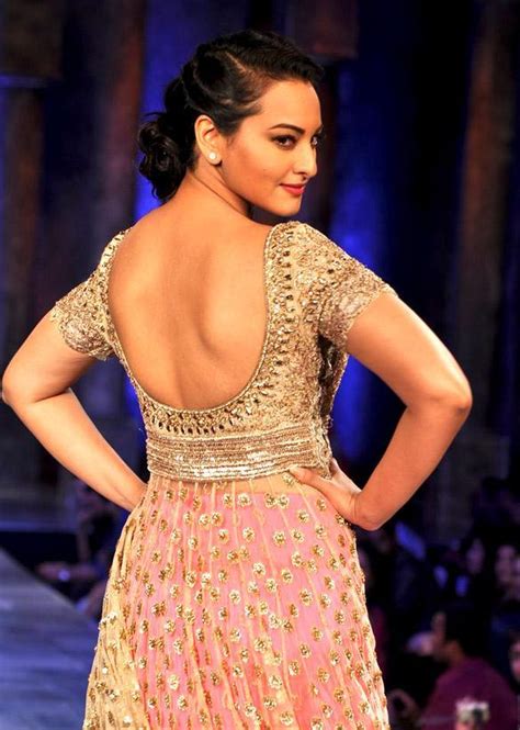 Backshow Sonakshi Sinha Blackless Photos In Super Hot Spicy Sexy
