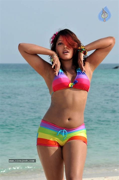 Hot Pics Komal Jha Bikini Tollywood Actress Pics At Beach Wiral