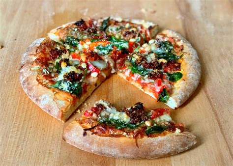 The Best Loaded Vegetarian Pizza Munchyesta
