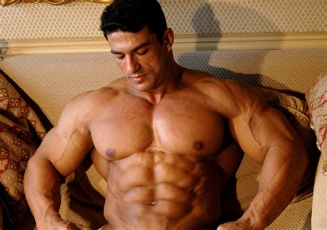 Tarek Elsetouhi Sofa Flexes Male Bodybuilders And Muscle Videos At
