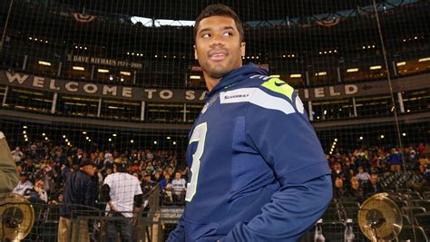 Seattle Seahawks Qb Russell Wilson To Divorce Cbs News