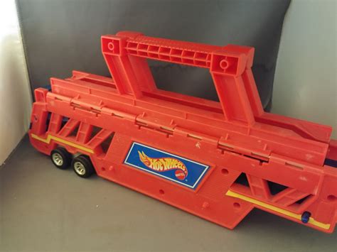 By signing up, i agree to receive emails with product updates, offers, news, and other information from hot wheels collectors and the mattel family of companies (mattel). 1995 Hot Wheels Cargo Carrier Car Holder Tractor Trailer ...