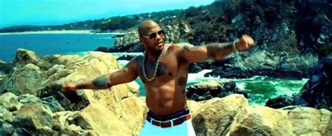 Flo Rida ‘whistle Official Music Video