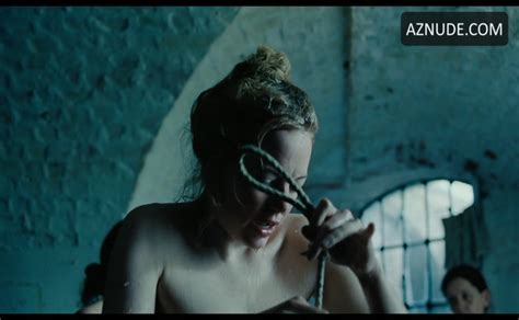 Emma Stone Sexy Scene In The Favourite Aznude