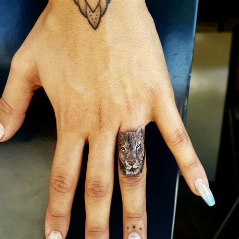 Discover 76 Lion Tattoo On Finger Latest Incdgdbentre