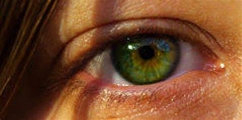 Zümrüt yeşili göz rengi | Ojos verdes oscuros, Color de ojos, Ojos castaños