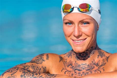 Mein kaiserschnitt liegt heute genau 14 tage zurück. Wann darf man nach einem Tattoo wieder schwimmen? - FIT ...