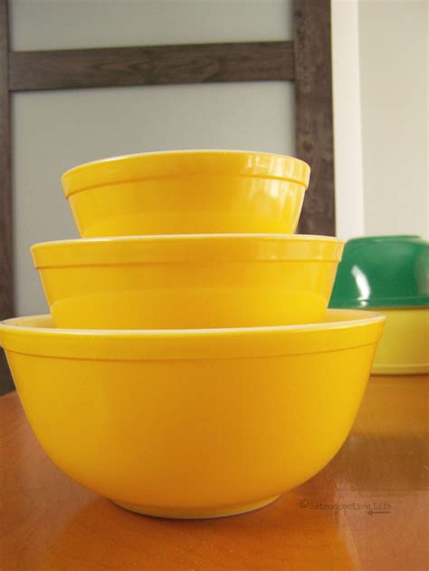 Vintage Pyrex Mixing Bowls Set Of 3 Nesting Bowls Bright Yellow