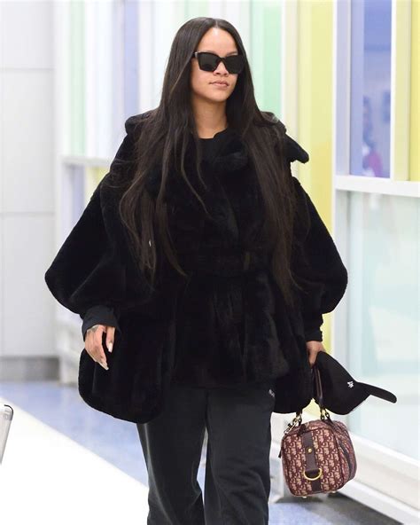 Rihanna In Fur Coat Arrives At Jfk Airport 12 Gotceleb