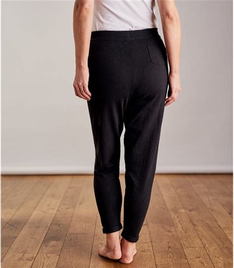 Explore our collection of women's joggers and craft your sophisticated look with calvin klein. Black | Womens Cashmere Cotton Relaxed Joggers | WoolOvers UK