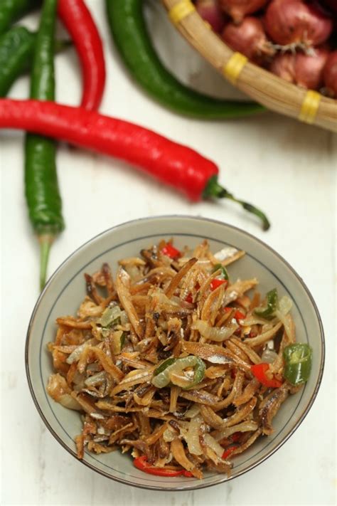 Caranya, masa menumis bawang dan cili, masak lama dan menggunakan api kecil sehingga bawang. Petua Ikan Bilis Goreng Lebih Rangup - masam manis