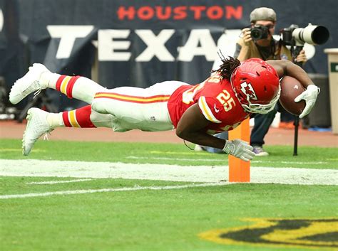 Mahomes almost finds byron pringle and then tyreek hill for touchdowns on separate plays, but passes fall incomplete. Jamal charles scores at chiefs vs texans alex smiths